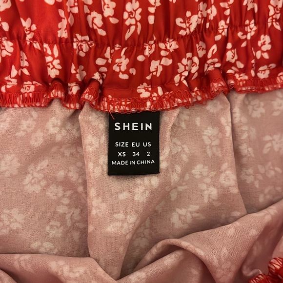 Red and white floral skirt - Picture 2 of 3